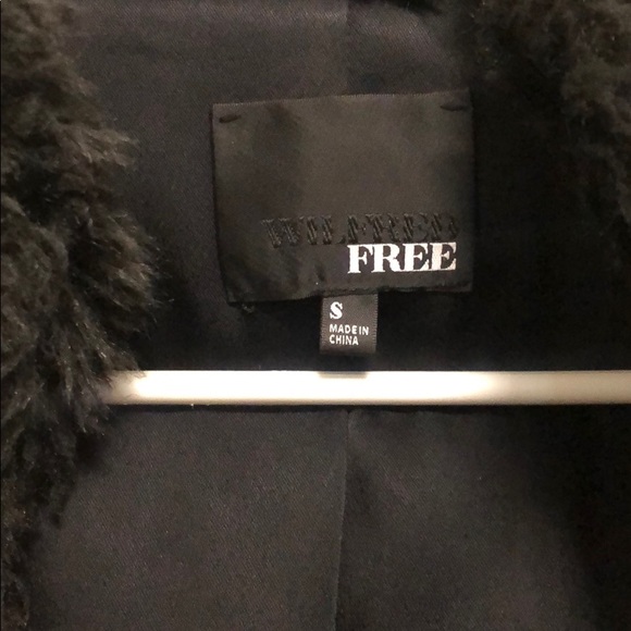 Aritzia faux fur coat - Picture 2 of 6